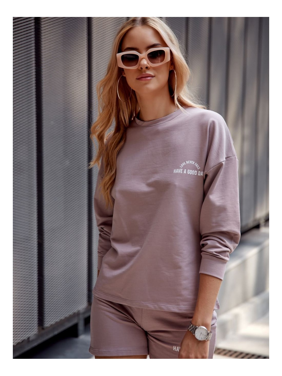 Damen-Sportset: Sweatshirt und Cappuccino-Shorts FI757 – Online-Shop – Boutique